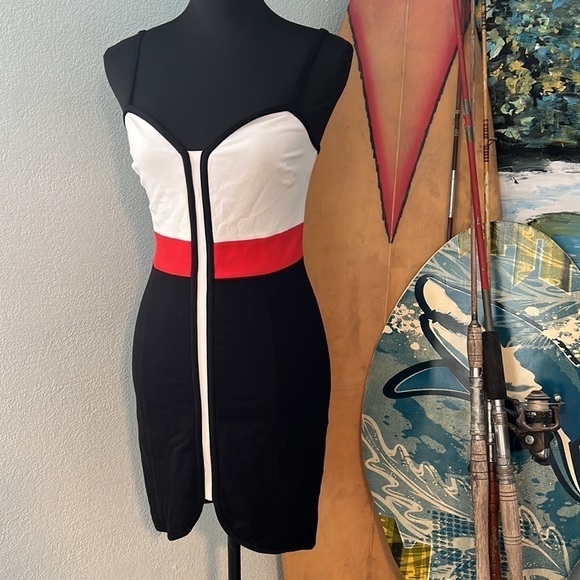 🔥Bebe, BodyCon Color-block Beauty! Excellent Condition, Size S - Picture 2 of 15